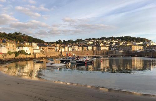 Mousehole House | The Langley Tarne