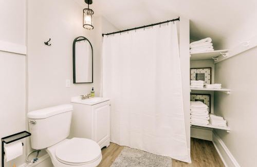 Great Falls House | The Larks Nest - A Gem in a Tranquil Neighborhood
