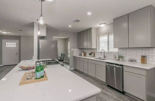Oak Cliff House | The Larkspur Layover
