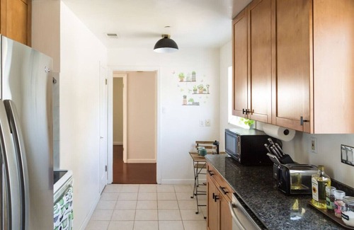 South San Mateo House | The Laurel Pad -12-Min From SFO, Tastefully Designed, Work Station