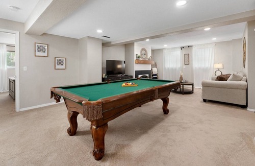 Dakota Station Apartment | The Layover in Littleton..Hot Tub..Pool Table!