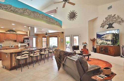 Tortolita House | The Lazy A Retreat with pool and spa just of the Loop