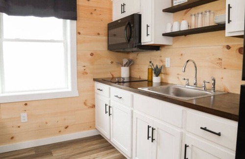Milroy Cabin | The Lazy Bear - Hartman Center