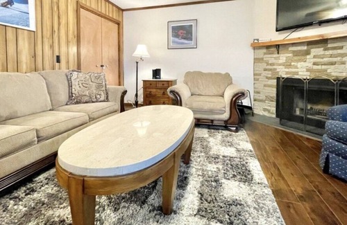 Beech Mountain Condo | The Lazy Bear/Pool/H.Tub/Sauna/Arcade/3rd Floor
