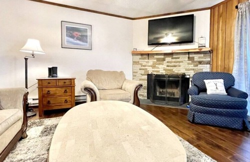 Beech Mountain Condo | The Lazy Bear/Pool/H.Tub/Sauna/Arcade/3rd Floor