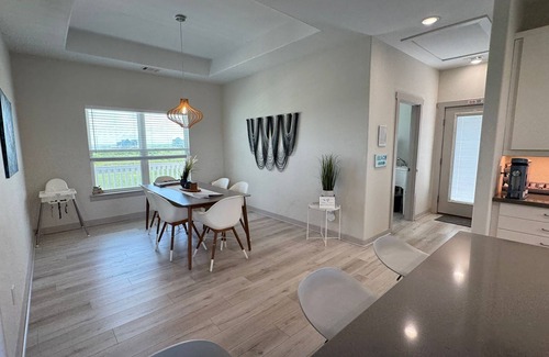 Matagorda House | "The Lazy Coconut," a family and pet-friendly home in beach walking distance.