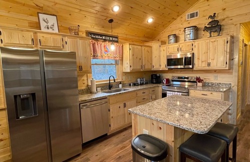 Murphy Cabin | The Lazy Goat Cabin: HotTub, Grill, Fire Pit, Wifi