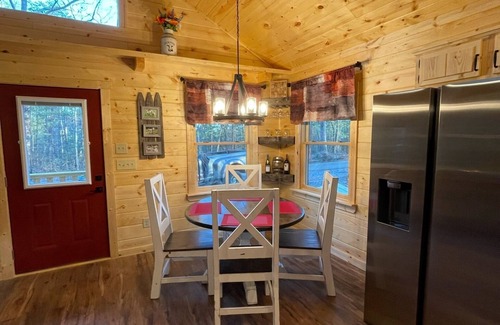 Murphy Cabin | The Lazy Goat Cabin: HotTub, Grill, Fire Pit, Wifi