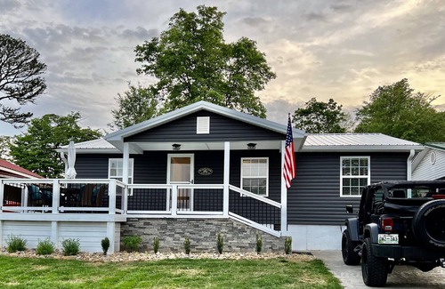 Rutledge Cottage | The Lazy Lure 3 bedroom with lake views