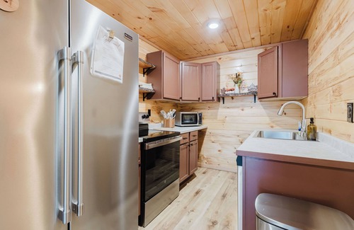 Saint Helens Cabin | The Lazy Maple in RRG - Fire pit/hot tub/arcade/wifi