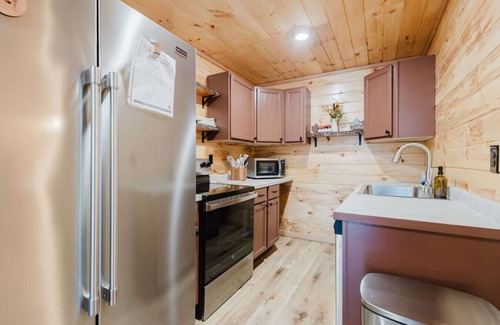 Saint Helens Cabin | The Lazy Maple in RRG - Hot tub/Fire pit/Arcade