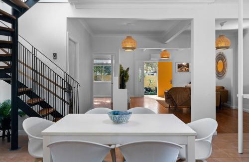 Budgewoi House | The Lazy Mimosa Retreat stylish 4BR Home Near Beach & Lake