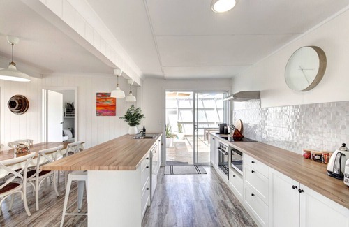 Goolwa South House | The Lazy Palm Beach Shack with Modern Touches