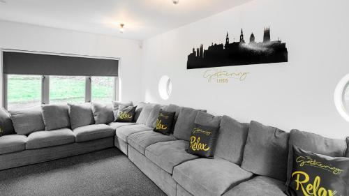 Headingley Apartment | The Leeds Gathering - Hot Tub - EV Charging