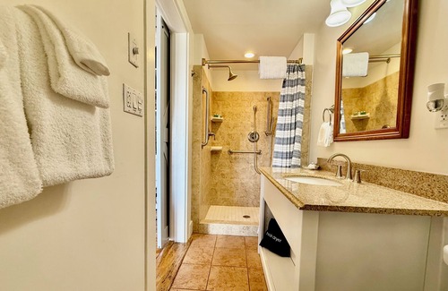 Boothbay Harbor Hotel | The legendary Admirals Suite! Boothbay Harbor 2-Room King Suite w/Bedroom and study
