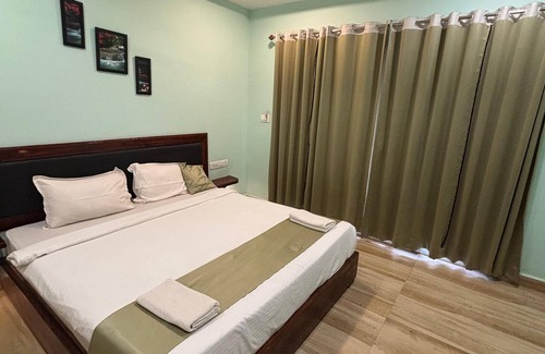 Arambol Hotel | The Leisure Cave Arambol Goa