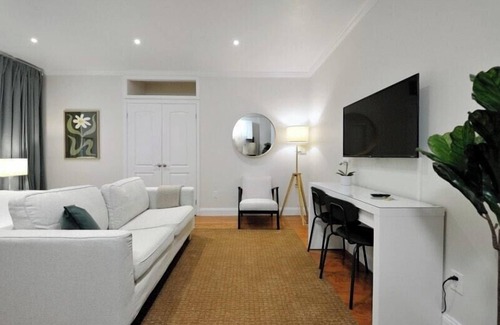 Midtown East Apartment | The Lexy II Vibe 8611