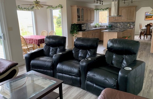 Charlottetown House | The Liberty House (Elegant, Stylish, Spacious)