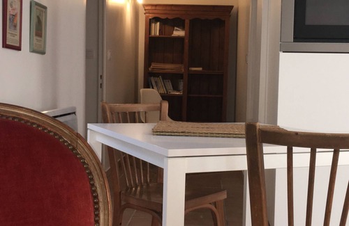 Honfleur Apartment | The Lieutenance, 45m2, terrace, WIFI, Honfleur center