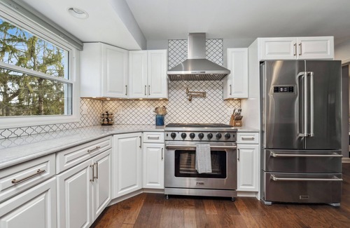 Lake Geneva House | The Lighthouse ~ Sleeps6+ ~ Pet Friendly ~ Walk to Downtown Lake Geneva