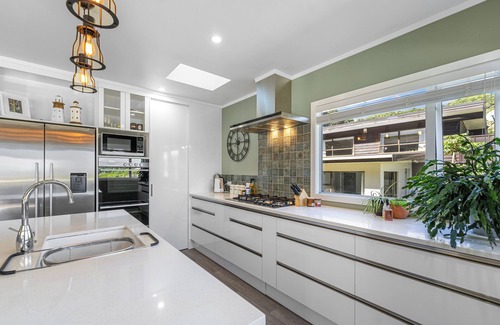 Te Mata House | The Lighthouse - Te Mata Holiday Home