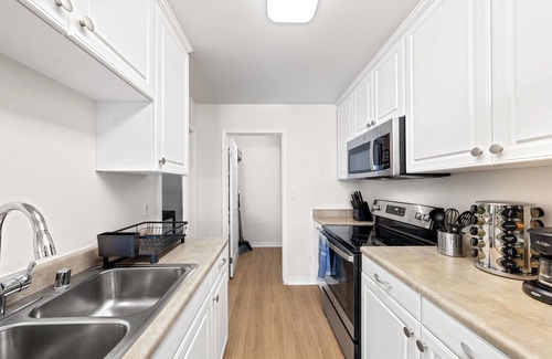 Marina del Rey Apartment | The Lilas-3BR Venice Beach Retreat with View, Pool & Hot Tub