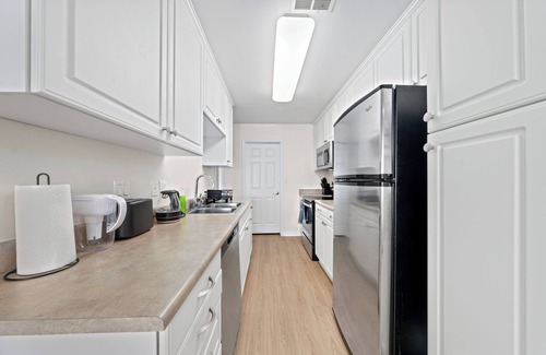 Marina del Rey Apartment | The Lilas-3BR Venice Beach Retreat with View, Pool & Hot Tub