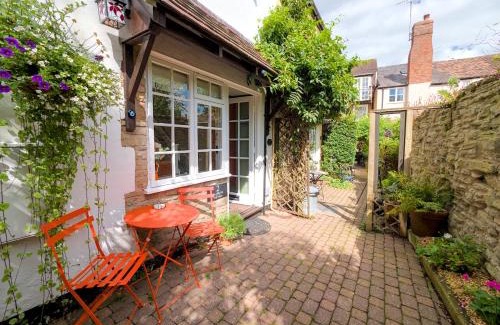Ludwel House | The Lilley Pad in Ludlow Cosy, Central, Perfect for Couples, Netflix & Parking Permit