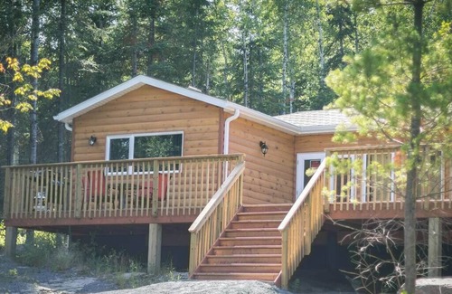 Kenora House | The Lily Pads Cabin - Lakewood Park Cabins