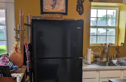 Germantown Apartment | The Limbo Tropical Bnb - Cast Your Troubles Away