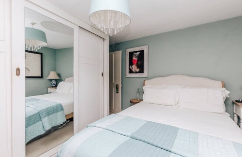 Henley House | The Limes-3 bed, central Henley
