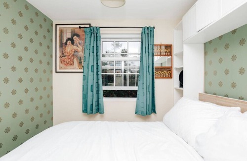 Henley House | The Limes-3 bed, central Henley