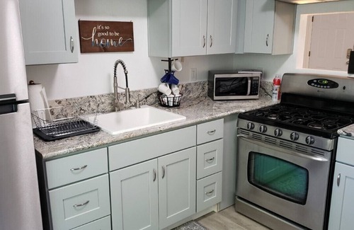 Prescott House | The Lincoln Continental located in the heart of Historic Prescott!