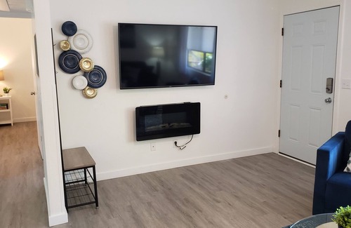 Prescott House | The Lincoln Continental located in the heart of Historic Prescott!