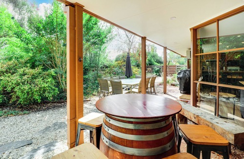 Mansfield House | The Link Mansfield - Family Friendly Home - Sleeps 11