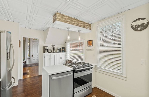 Oswego House | The Linsley House/Historic, Modern, Near Downtown, Free Wifi