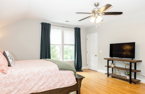 Roselawn Finance House | "The Lisette" spacious creekside carriage house