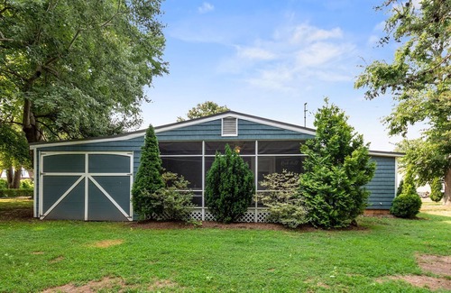 Rock Hall Cottage | The Little Blue Cottage by the Bay