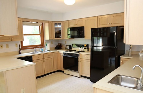 Harbor Springs Cottage | The Little Castle - 5 Beach - 3 Cottages - Private Waterfront, Walk to Town