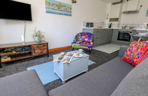 Broadwey Cottage | THE LITTLE COTTAGE, romantic, character holiday cottage in Weymouth