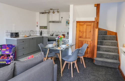 Broadwey Cottage | THE LITTLE COTTAGE, romantic, character holiday cottage in Weymouth