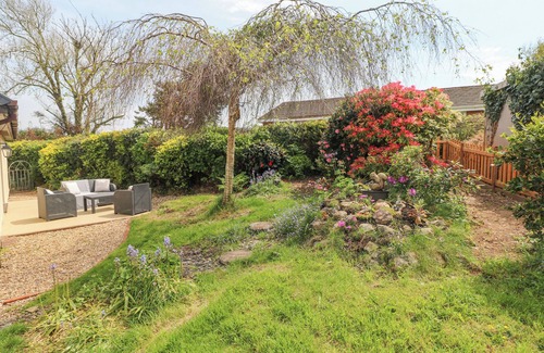 Llangain Cottage | THE LITTLE CWTCH, character holiday cottage in Llansteffan