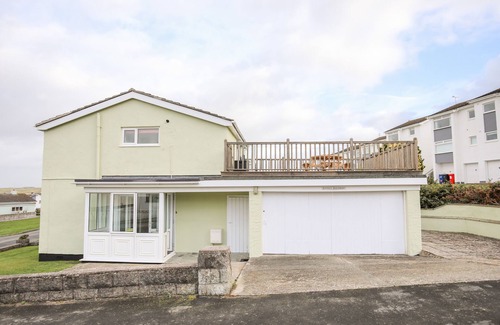 Rhosneigr Cottage | THE LITTLE DOLPHINS, pet friendly, with a garden in Rhosneigr