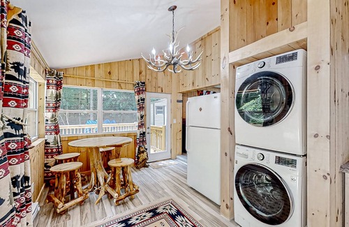 Otto Cabin | The Little Dude Cabin | Rustic cabin in Franklin with water & wildlife views
