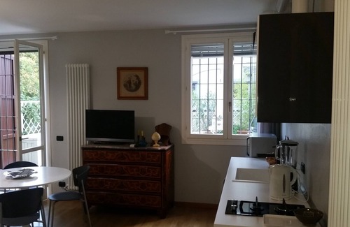 Province of Bologna Apartment | The Little Garden, Studio apt., private garden and car park Airport+Ducati