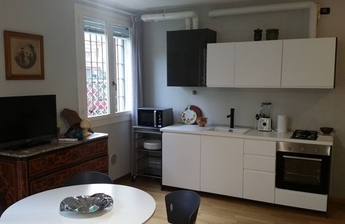 Province of Bologna Apartment | The Little Garden, Studio apt., private garden and car park Airport+Ducati