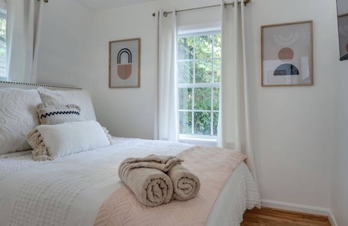 Downtown Cottage | The Little Gem 💕- Walking Distance to Downtown Raleigh