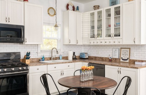 South Haven Cottage | The Little Haven: Charming 2 bedroom beach cottage in South Haven!