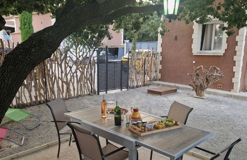 Gaujac House | The Little House in the Vineyard