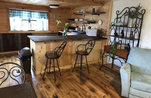 Mountain View Cabin | The Little House on the Hill.Mins from Mtn View's center. Wifi recently added